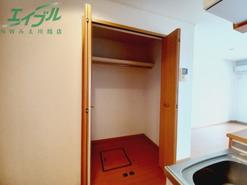 収納　同物件別部屋写真