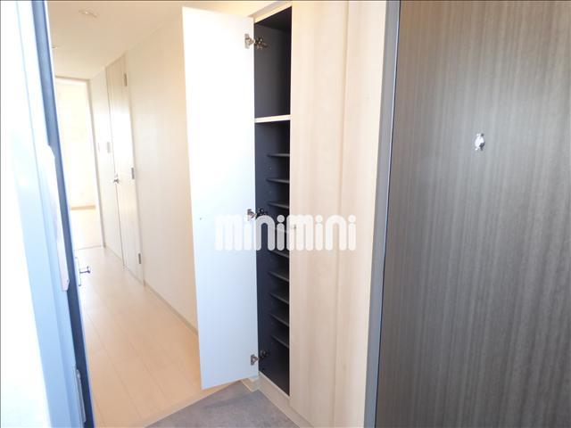 玄関　下駄箱付きの玄関です