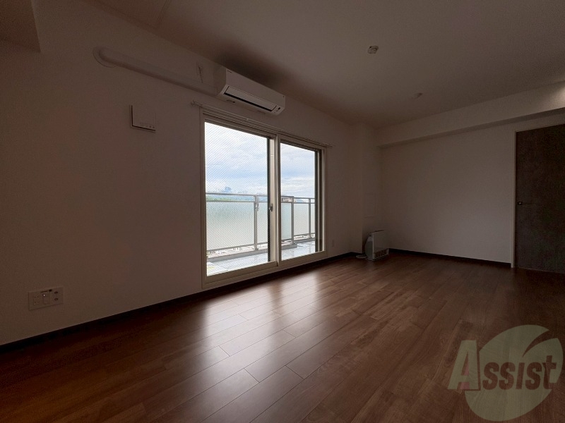 居室・リビング　広くてキレイなお部屋が広がっていて、充実した生活が送れそう。