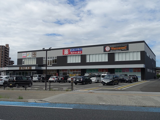 ドラックストア　サンキュードラッグ城野店（ドラッグストア）まで897m