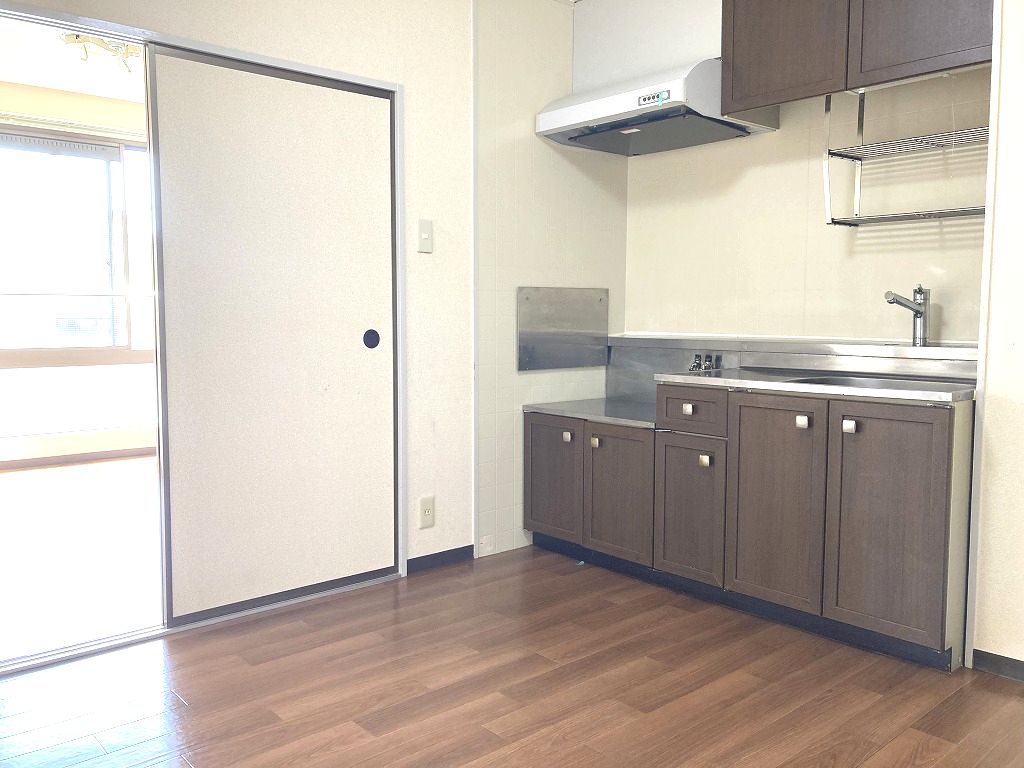 キッチン　各部屋からアクセス可能で家族の集まる場所