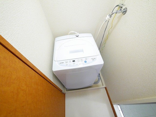 その他設備　嬉しい室内洗濯機置き場です。