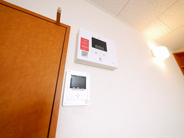 セキュリティ　お顔が見えるモニター付きインターホンです。