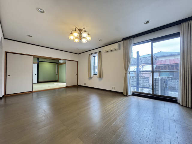 居室・リビング　リビング（家具家電は残置物）