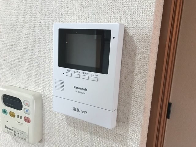 セキュリティ　来客者が確認出来るモニター付きインターホン。