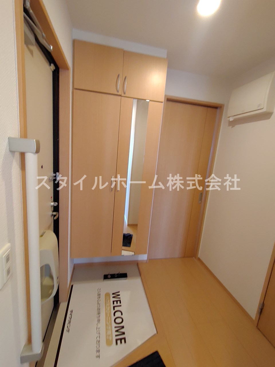 玄関　別部屋写真です。