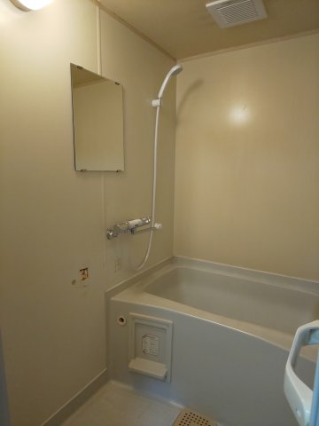 バス・シャワールーム　バス・トイレ別で嬉しいです♪