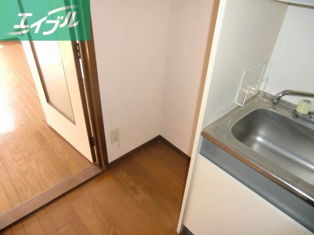 洗面設備　冷蔵庫置けます