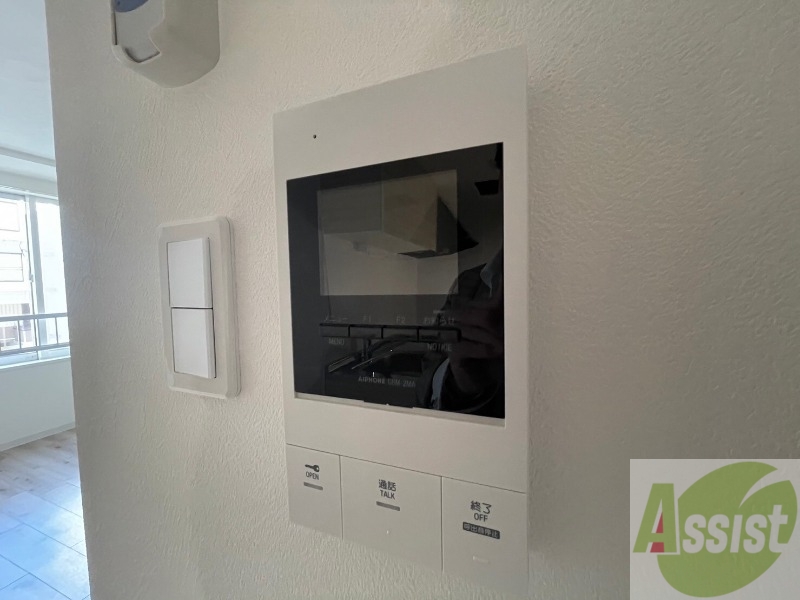 セキュリティ　ＴＶモニター付インターホンです。来客者の顔が見えるので安心！
