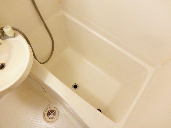 バス・シャワールーム　キレイにリフォームされています！