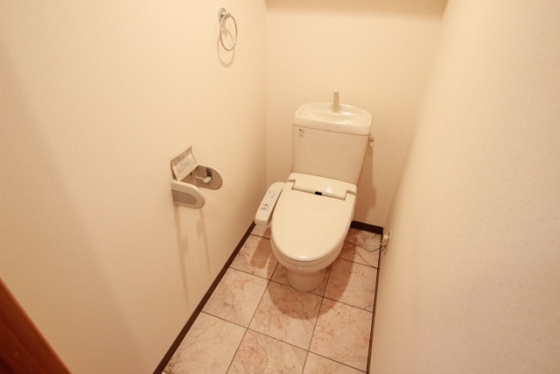 トイレ　別部屋の写真です。