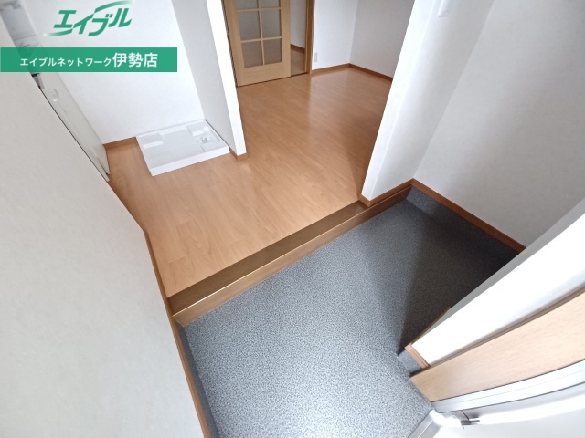 玄関　同物件別部屋写真