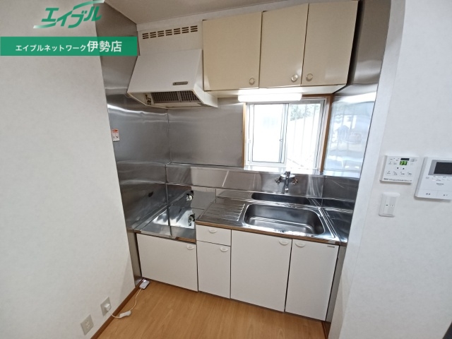 キッチン　同物件別部屋写真