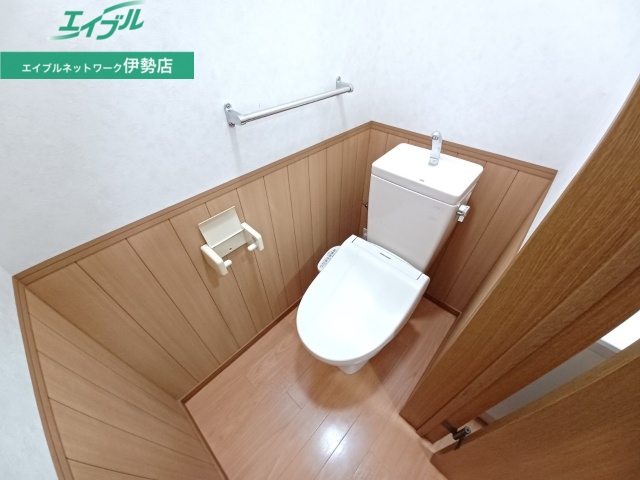 トイレ　同物件別部屋写真