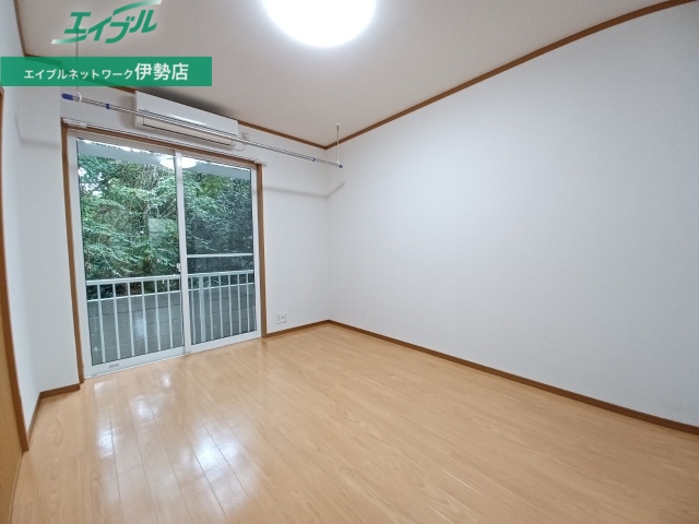 居室・リビング　同物件別部屋写真