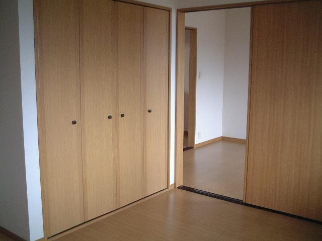 洗面設備　広い収納に明るいリビング♪