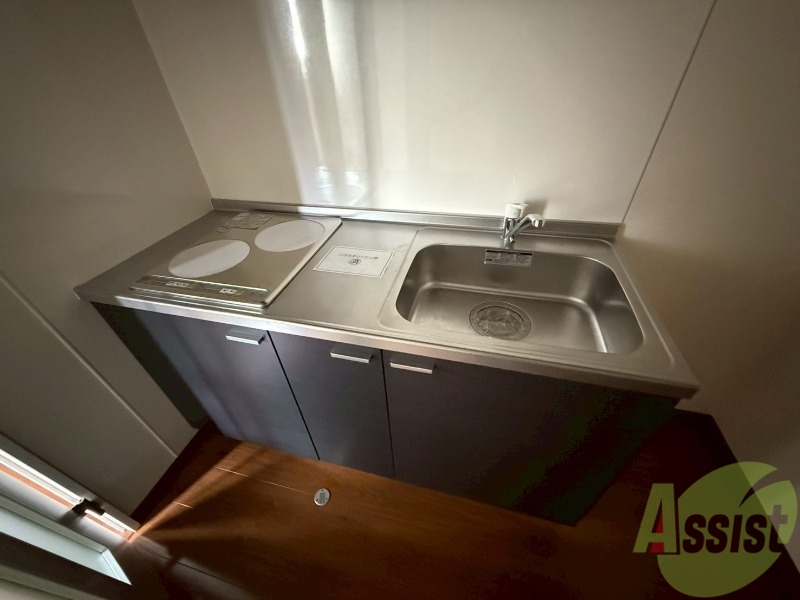 キッチン　キッチンはＩＨ二口設置済み。嬉しいですねー。