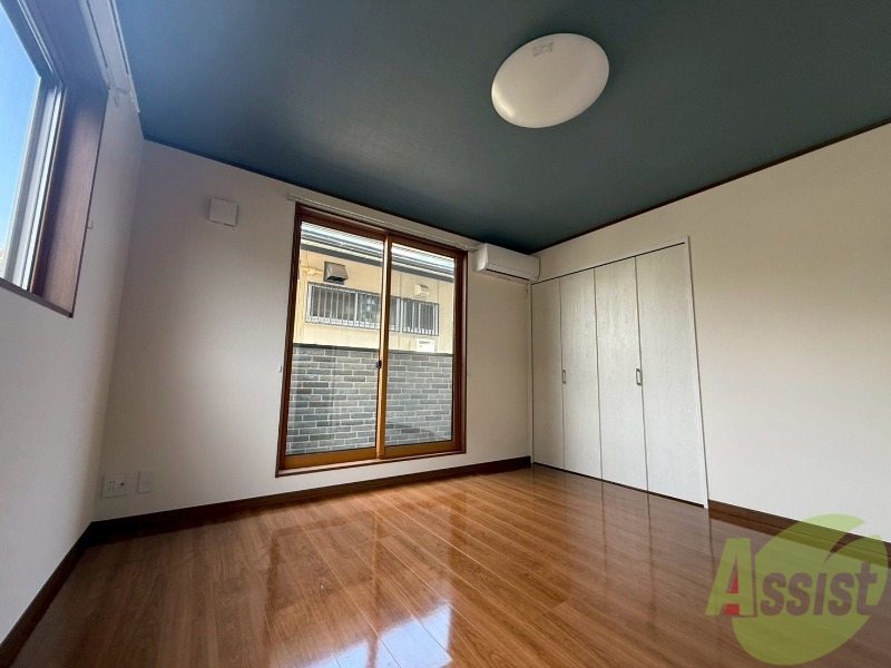 その他部屋・スペース　窓も大きく良く風が吹き抜けて通気性もいい感じ。