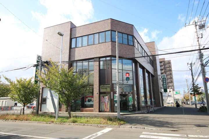 銀行　北海道銀行中央区旭ケ丘支店（銀行）まで221m