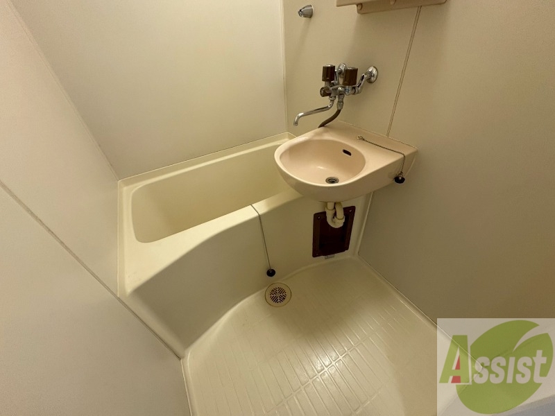 バス・シャワールーム　お風呂になります。一日の疲れを癒してくださいね。