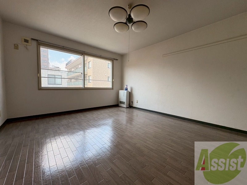 居室・リビング　広くてきれいなリビングです！快適に過ごせそうですね。