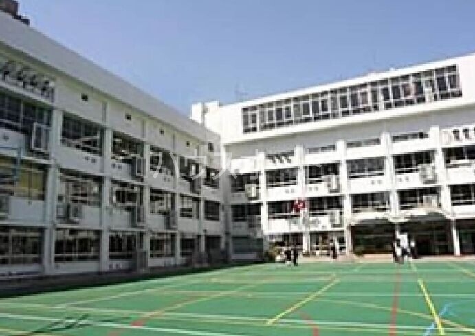 中学校　東京都立白鴎高校附属中学校（中学校）まで318m