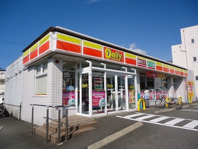 コンビニ　デイリーヤマザキ和歌山手平店様（コンビニ）まで500m