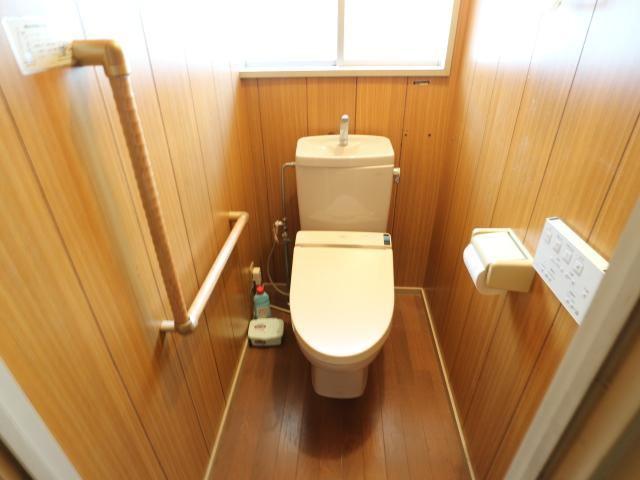 トイレ　温水洗浄便座のある水洗トイレ