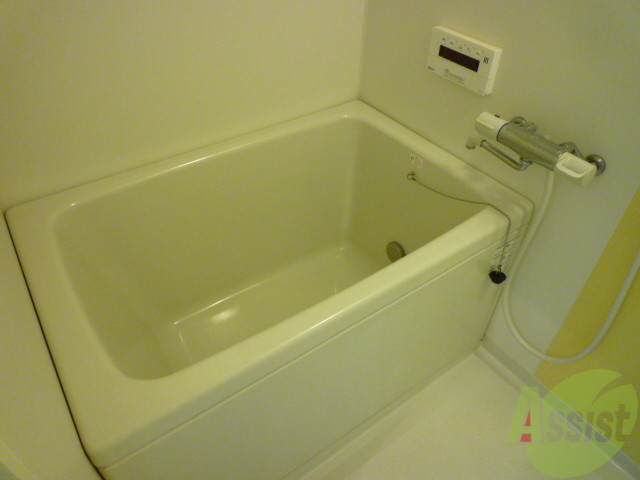 バス・シャワールーム　追焚き付きで便利ですね。