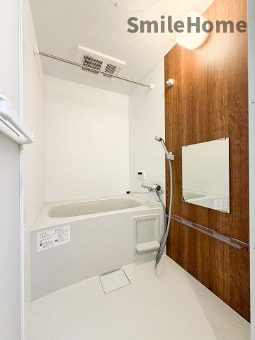 バス・シャワールーム　浴室乾燥付きなので梅雨時や洗濯物が多くても安心です。