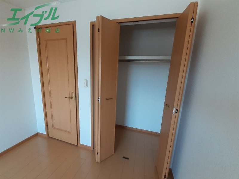 収納　同型参考写真