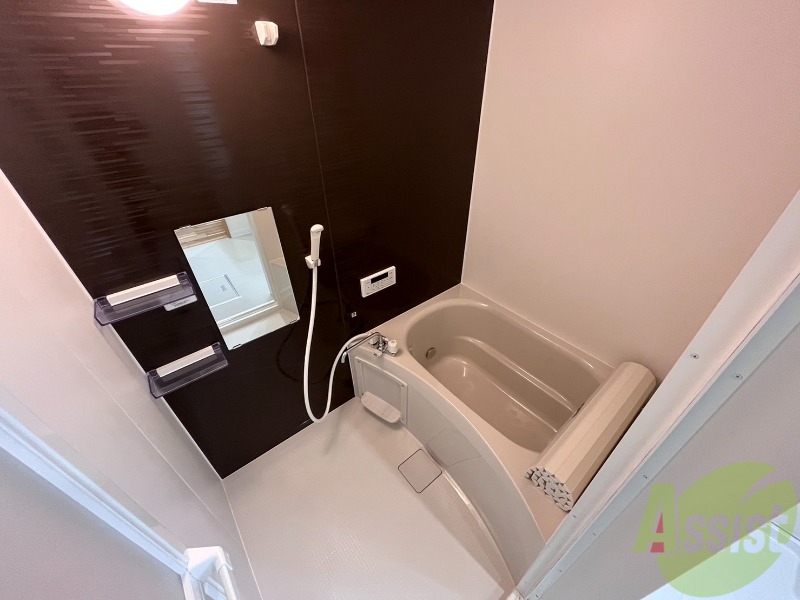 バス・シャワールーム　浴槽付きのお風呂です。ここで一日の疲れを癒しましょう。