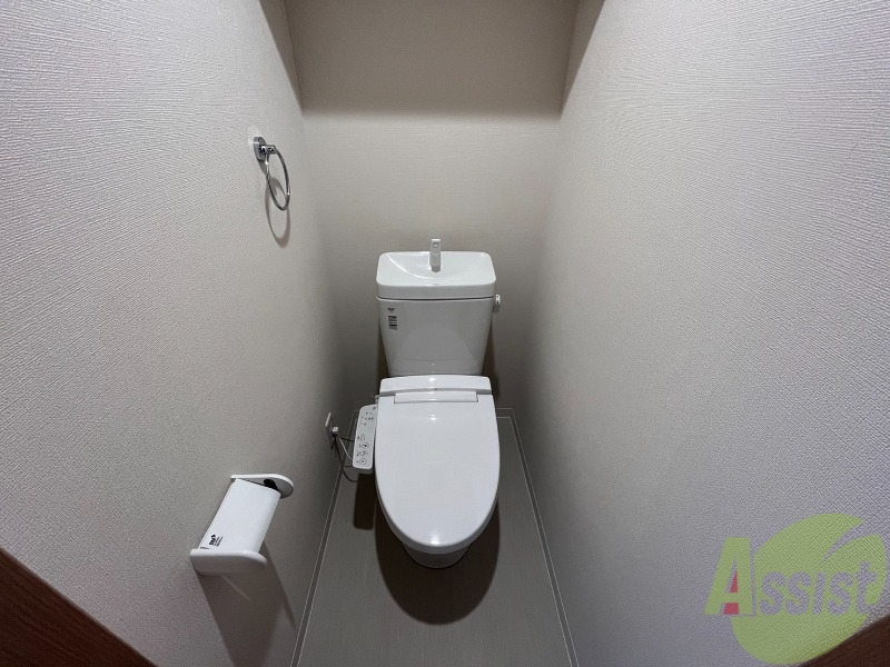 トイレ　トイレは温水洗浄便座です。思わず長居してしまいそうです。