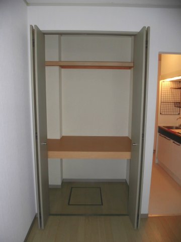 収納　メゾンクアトロ