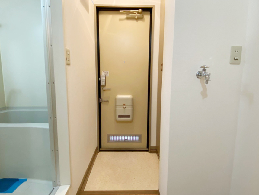 玄関　メゾンクアトロ