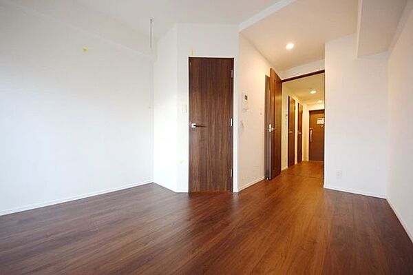 居室・リビング　※別部屋の参考写真です。