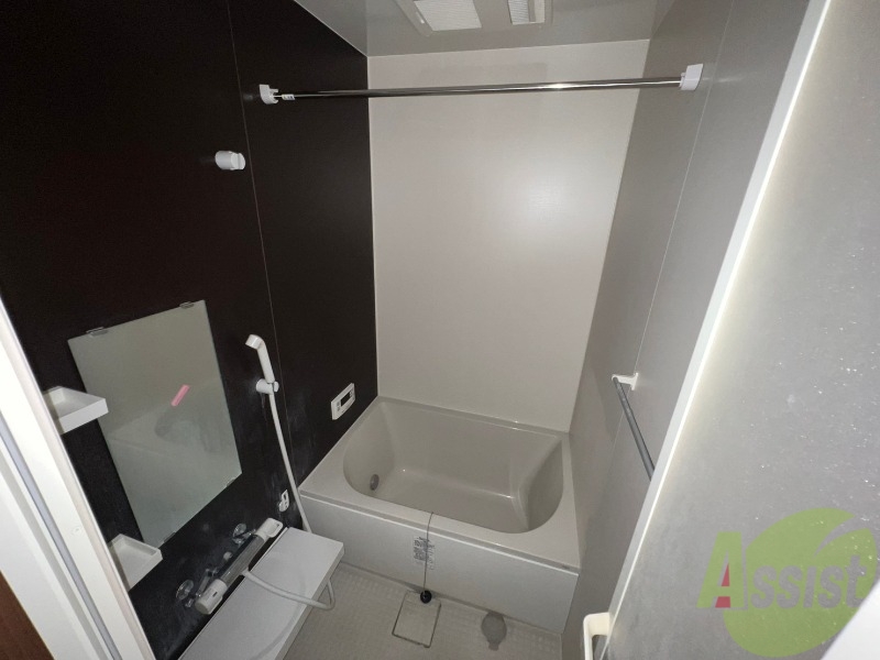 バス・シャワールーム　清潔感のある浴室ですね。機能性も使い勝手も良さそうです。