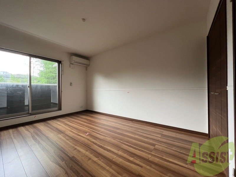 居室・リビング　陽当たりが良く、広々として過ごしやすそうです。