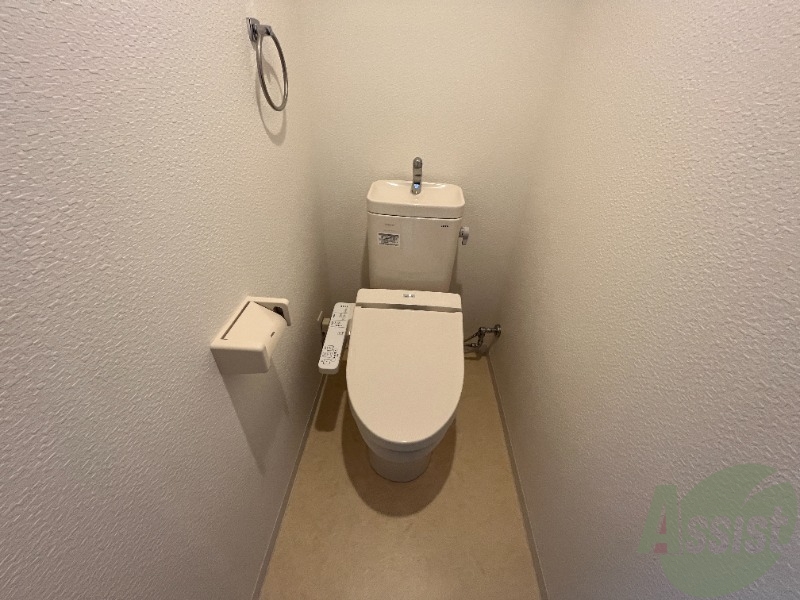 トイレ　温水洗浄便座付きのトイレは、使用しやすくうれしいですね。