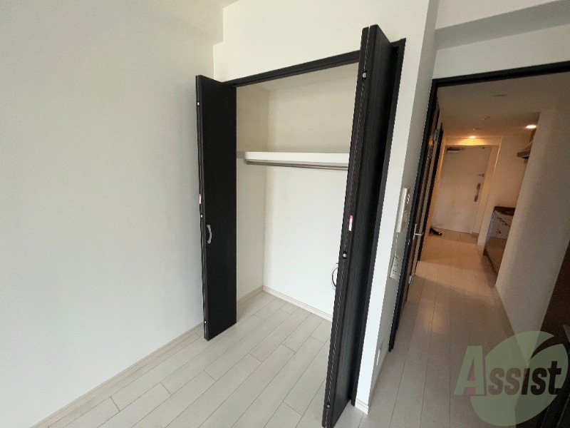 収納　洋室にある収納スペースは十分な広さがあると思います。