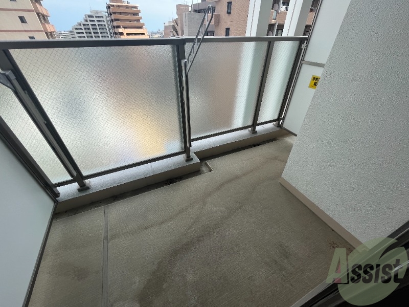 バルコニー　このバルコニースペースは洗濯物も問題なく干せそうですね。