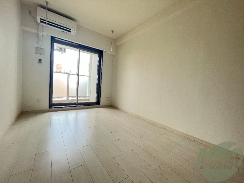 居室・リビング　洋室を撮影しました。白い壁でより広い印象です。