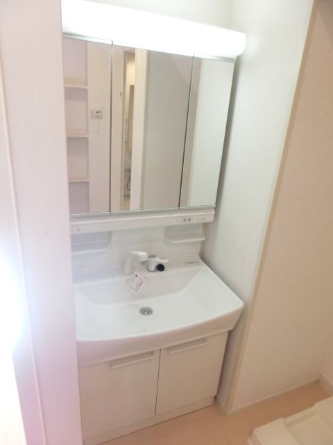 洗面設備　忙しい朝に便利なシャンプードレッサー