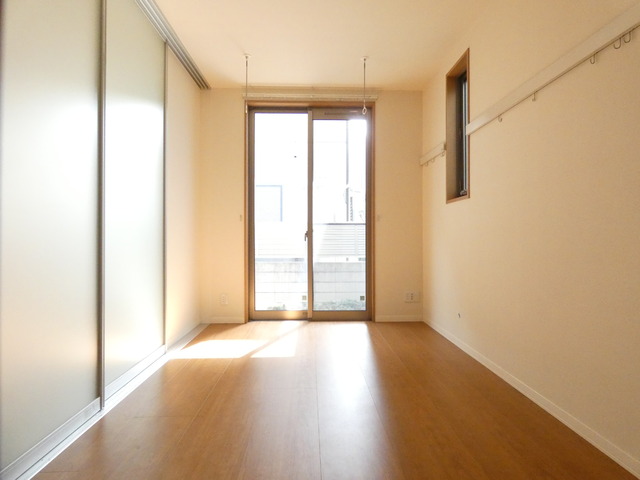 その他部屋・スペース　★６帖・大きい窓が明るさと解放感を演出させますね★