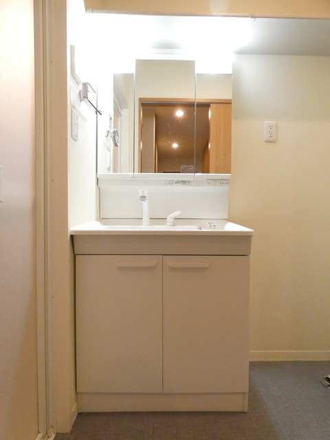 洗面設備　★忙しい朝に活躍・独立洗髪洗面化粧台★