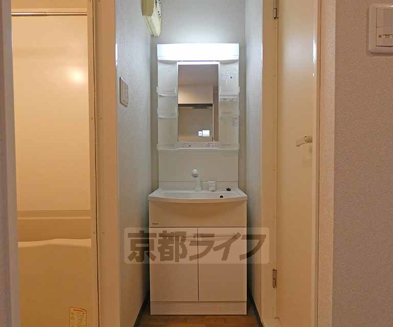 洗面設備　洗面台です