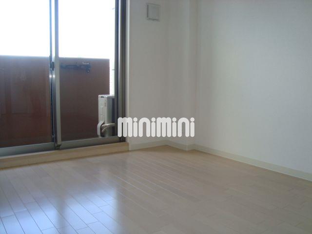 居室・リビング　白基調のお部屋でオシャレな雰囲気ですね。