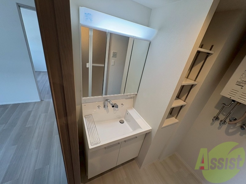 洗面設備　大きくて使いやすそうな独立洗面台になっています。