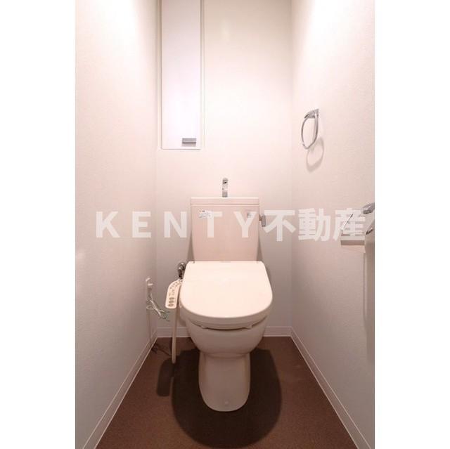 トイレ　落ち着いた色調のトイレです