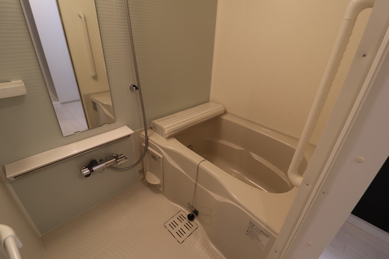 バス・シャワールーム　※別部屋の写真です